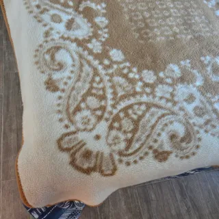 Manta de invierno beige y marrón