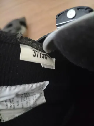 Patines en línea negros y grises