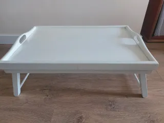 Mesita plegable de madera blanca