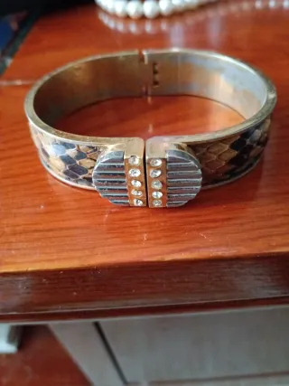 Pulsera pitón y brillantes dorada