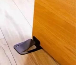 Tope de puerta negro