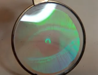 CIONDOLO con OLOGRAMMA OCCHIO DORATO