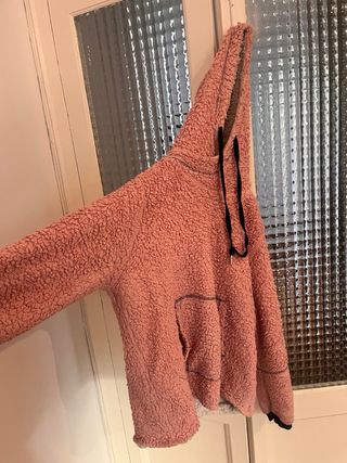 Abrigo rosa de peluche con capucha