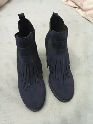 Botas azules con flecos