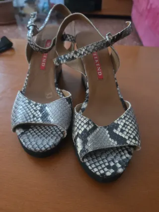 Sandalias de cuña de piel