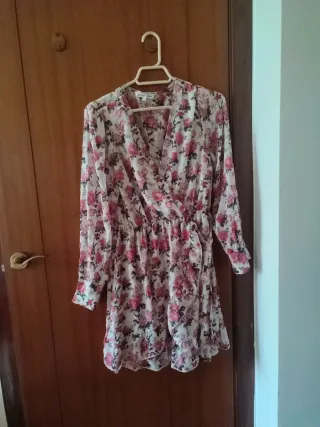 Vestido floral rosa y blanco