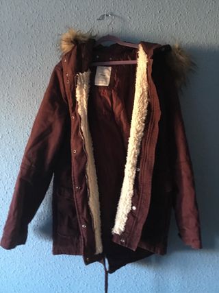 Parka Roja con Capucha y Pelo
