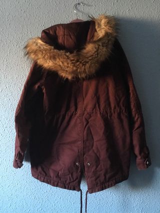 Parka Roja con Capucha y Pelo