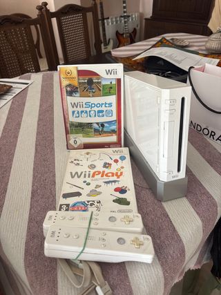 Consola Nintendo Wii + 2 Giochi e 2 Comandi