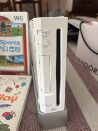 Consola Nintendo Wii + 2 Giochi e 2 Comandi