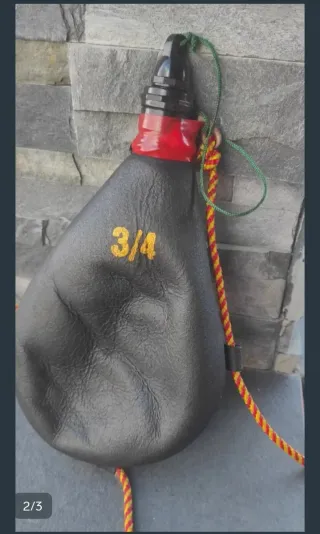 Gorra gris con etiqueta Let's Sail the World