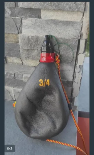 Gorra gris con etiqueta Let's Sail the World