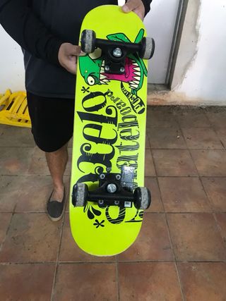 Skate Board Negro con Diseño Blanco