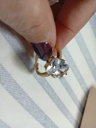 Anello con pietra rettangolare oro