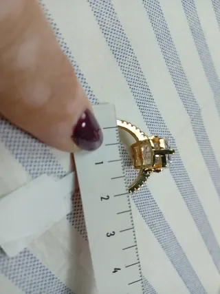 Anello con pietra rettangolare oro