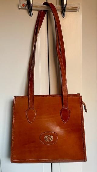 Bolso de piel marrón