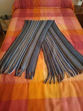 Bufanda de rayas gris azul blanca y marrón