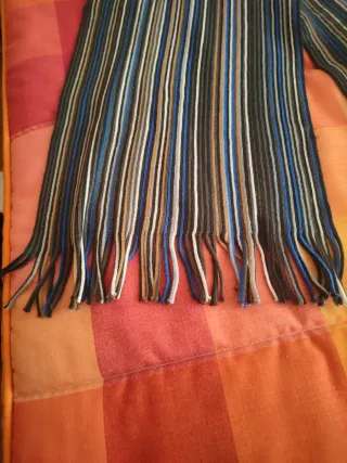 Bufanda de rayas gris azul blanca y marrón