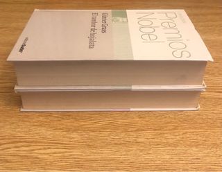 Lote 2 libros Premios Nobel / 2 euros el lote