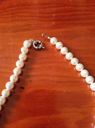 Collar de perlas plateado