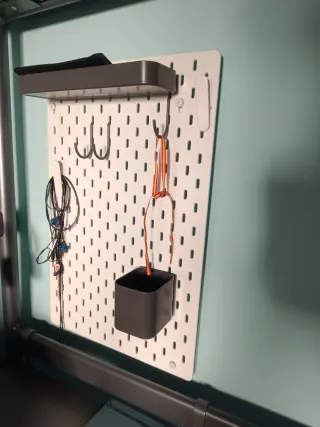 Cama litera  IKEA gris con escritorio + estante.