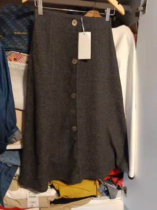 Falda Zara gris botones dorados precio no negociab