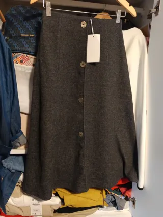 Falda Zara gris botones dorados precio no negociab