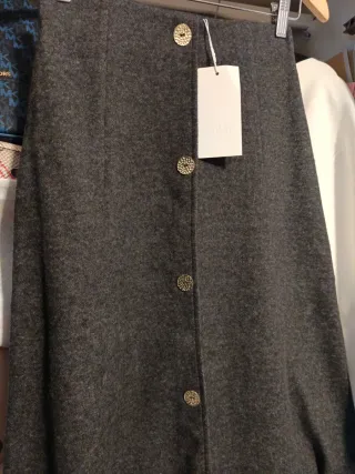Falda Zara gris botones dorados precio no negociab