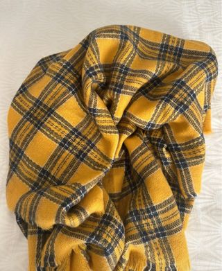 Maxibufanda cuadros amarillo y negro