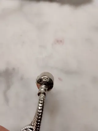 Pulsera con Charm Corazón y Manos