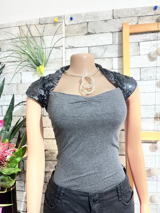 Top fiesta lentejuelas  gris
