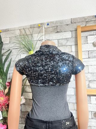 Top fiesta lentejuelas  gris