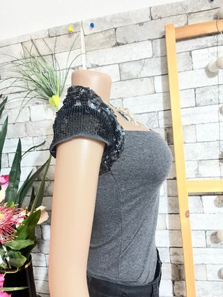 Top fiesta lentejuelas  gris