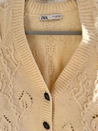Cárdigan Zara punto beige.