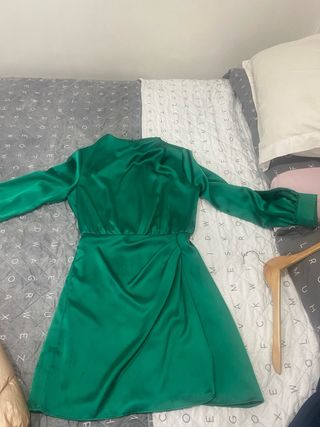Vestido verde satinado