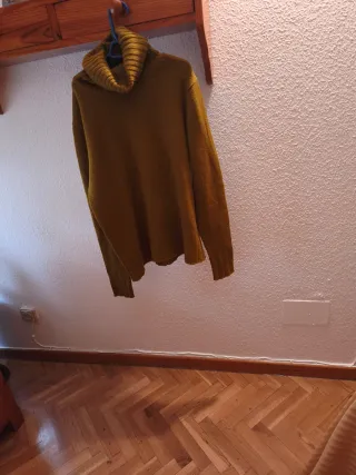 Jersey cuello alto verde oliva