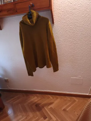 Jersey cuello alto verde oliva