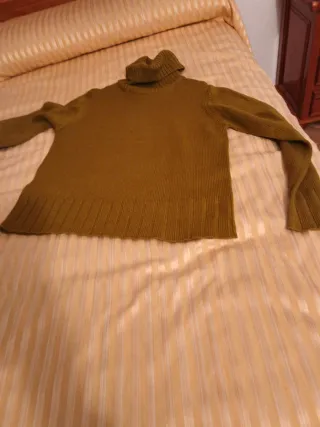 Jersey cuello alto verde oliva