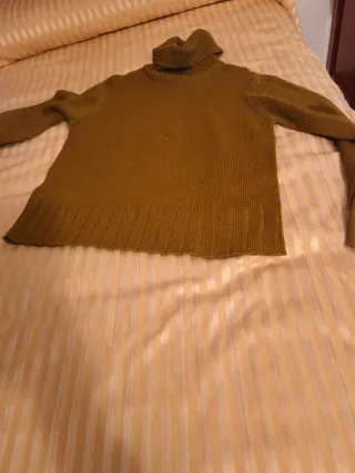 Jersey cuello alto verde oliva