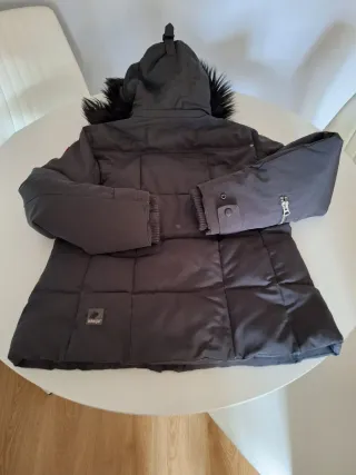 Abrigo Khujo gris con capucha