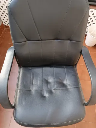 Sillón de oficina con ruedas polipiel