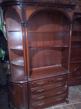 Mueble modular artesanal de madera y cristal