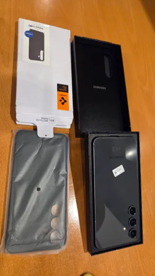 Samsung Galaxy S24 FE 128 GB grigio + Custodia verde