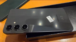 Samsung Galaxy S24 FE 128 GB grigio + Custodia verde