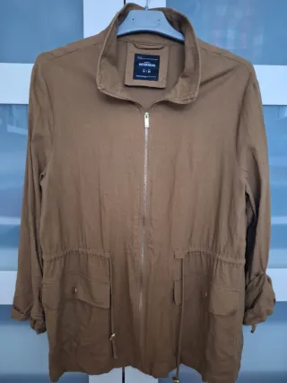Parka ligera marrón talla M