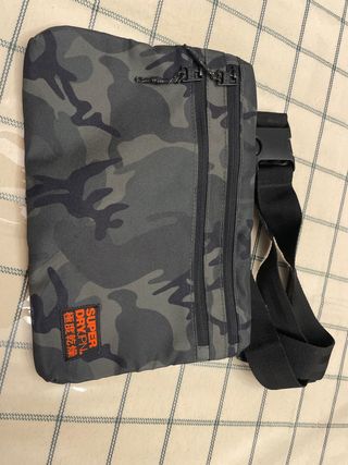 Bolso bandolera Superdry camuflaje