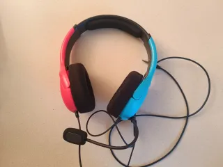 Nintendo Switch OLED, controller e cuffie