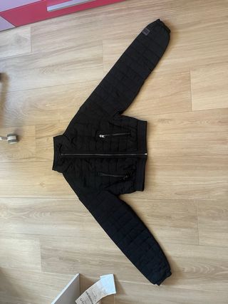 Cazadora Bershka corta negra Talla XS