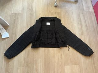 Cazadora Bershka corta negra Talla XS