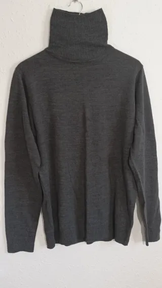 Jersey Pull&Bear cuello alto gris